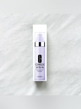 Clinique Set The Day Makeup Setting Spray - Light Lavender Bottle